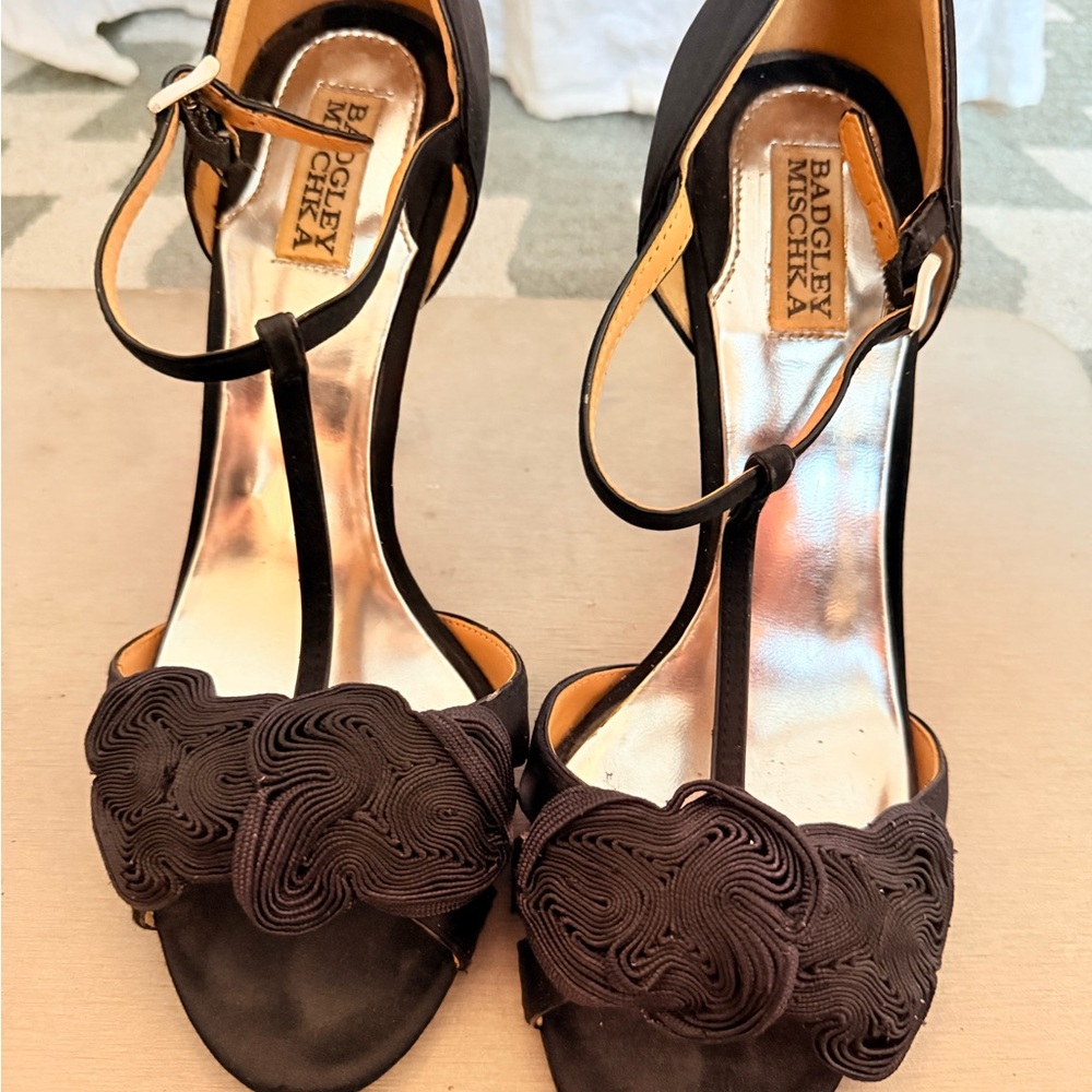 Badgley Mischka Black Heels with Floral Detail size 9.5